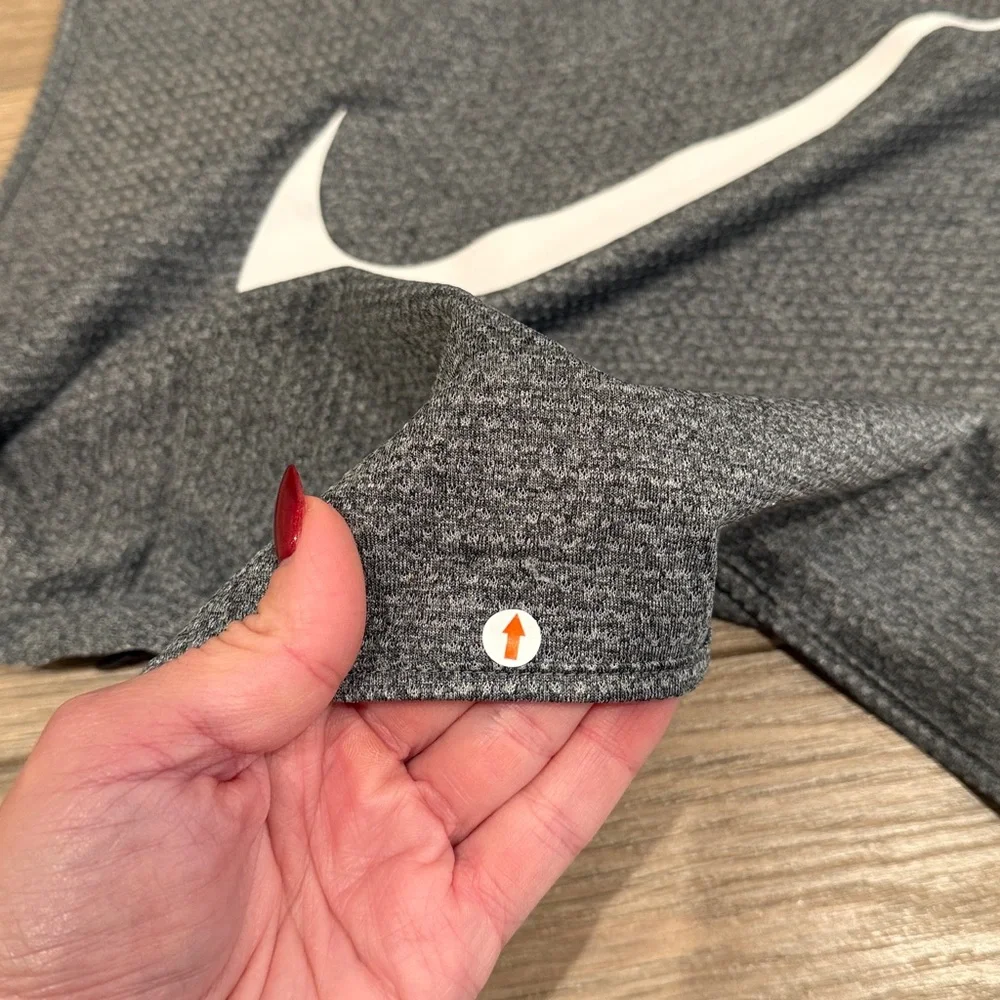 NIKE‎ Heather Grey Dri-Fit Cropped Oversized Mesh Running Active Tank Top Size M